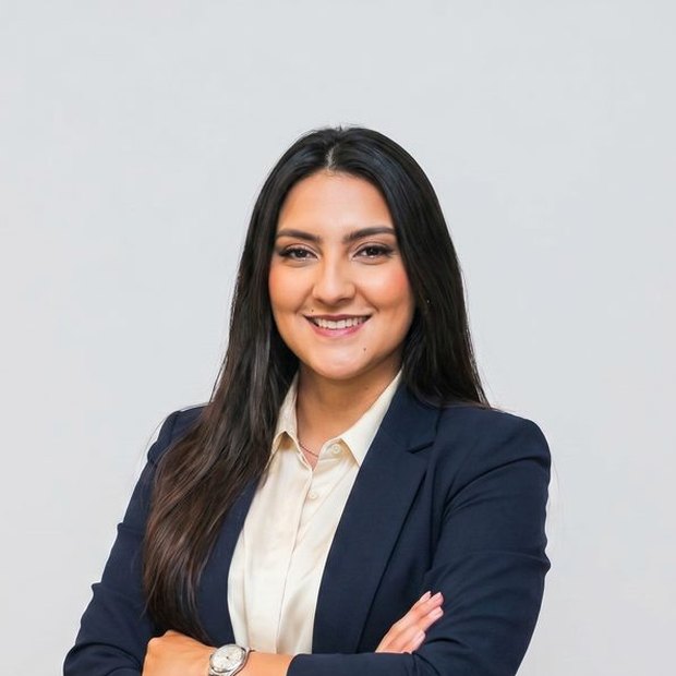 Mônica Schmitt Jordão, Estagiária de Direito